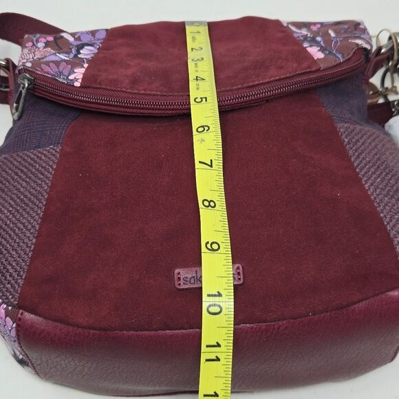 SAKROOTS Cabernet In Bloom Foldover Crossbody Purse Patchwork BEE Keychain NWT - Picture 12 of 15